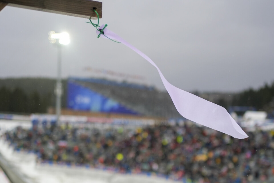 Det er sterke vindkast i Ski-VM i Trondheim torsdag. Vindmåler under normal individuell hopp for menn i VM Trondheim 2025 i Granåsen.Foto: Terje Pedersen / NTB